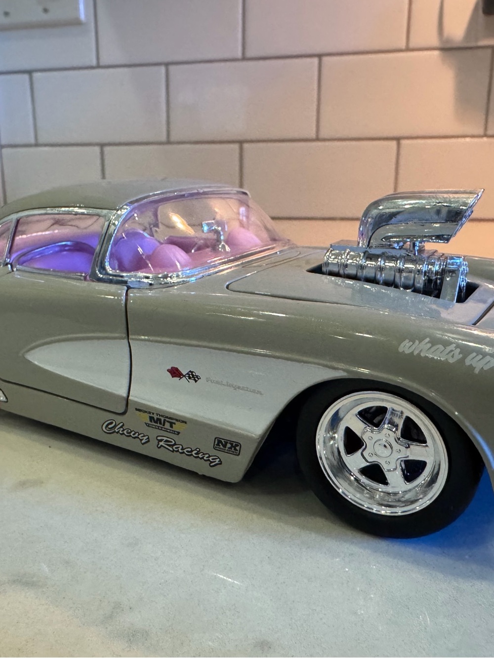 Jada ‘57 corvette ‘That’s all Folks!’ 1:24 scale die cast collector Car & Bunny - Picture 2 of 11